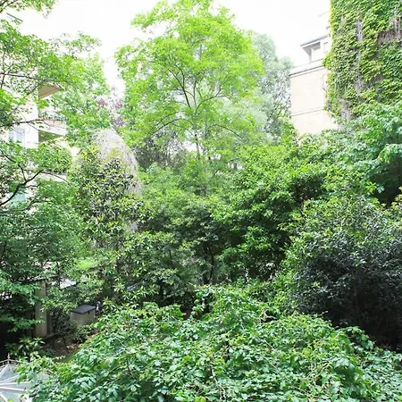 Plum Guide - Tarragon Garden Milan