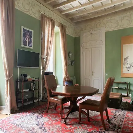 Apartment Plum Guide - Tarragon Garden Milan