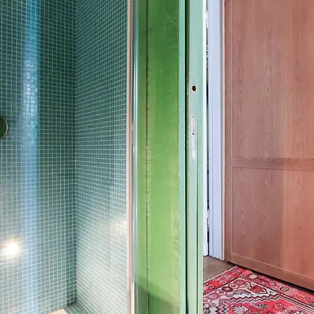 Plum Guide - Tarragon Garden Apartment *
